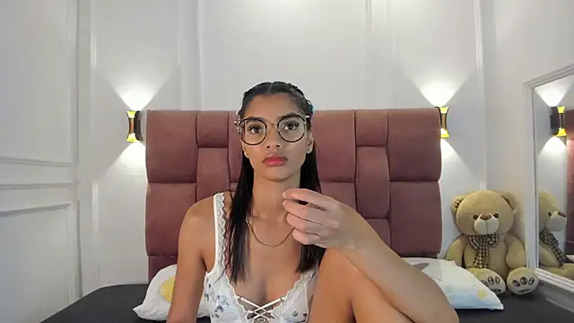 Snapshot of liagirl_cute chatting on 11, 1, 2025 liagirl cute online show from 11, 1, 2025