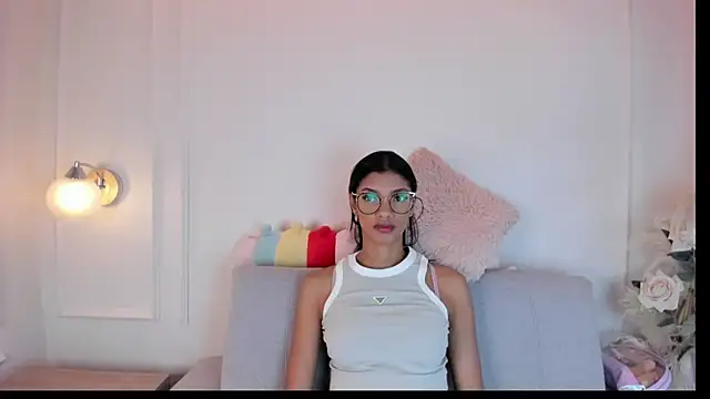 Snapshot of liagirl_cute chatting on 1, 2, 2025 liagirl cute online show from 1, 2, 2025