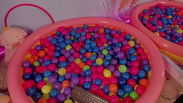 Snapshot of liagirl_cute chatting on 7, 3, 2025 liagirl cute online show from 7, 3, 2025