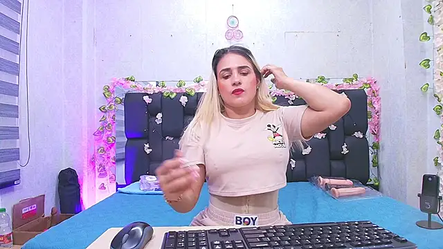  carolina fox online show from 18, 9, 2025