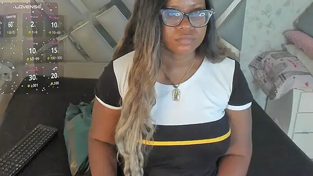 Snapshot of EmilyyRosee_ chatting on 19, 5, 2026 EmilyyRosee online show from 19, 5, 2026