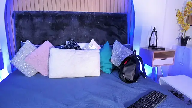 Karlagonzales  online show from 17, 4, 2026