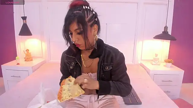 SilvanaCapelli online show from 5, 3, 2025