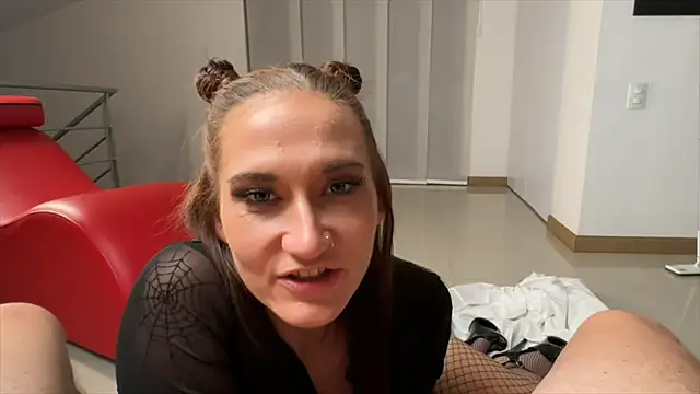 Snapshot of RhiCon chatting on 27, 10, 2025 RhiCon online show from 27, 10, 2025