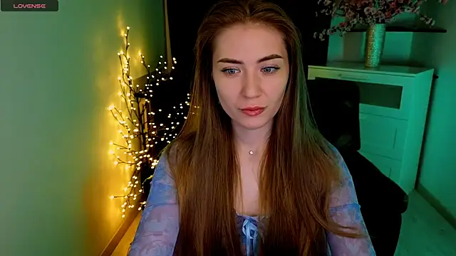 Snapshot of Adelyna_Bird chatting on 30, 4, 2026 Adelyna Bird online show from 30, 4, 2026