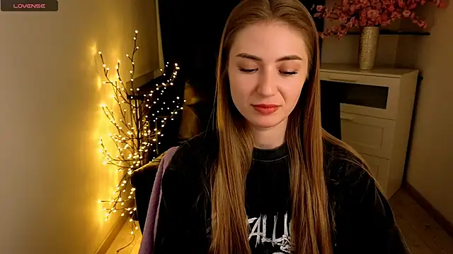 Snapshot of Adelyna_Bird chatting on 11, 5, 2026 Adelyna Bird online show from 11, 5, 2026