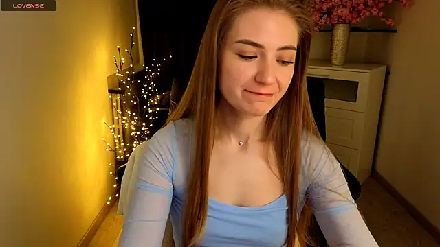 Snapshot of Adelyna_Bird chatting on 18, 5, 2026 Adelyna Bird online show from 18, 5, 2026