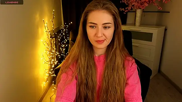 Snapshot of Adelyna_Bird chatting on 26, 5, 2026 Adelyna Bird online show from 26, 5, 2026