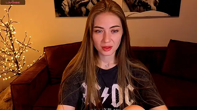 Snapshot of Adelyna_Bird chatting on 29, 6, 2026 Adelyna Bird online show from 29, 6, 2026