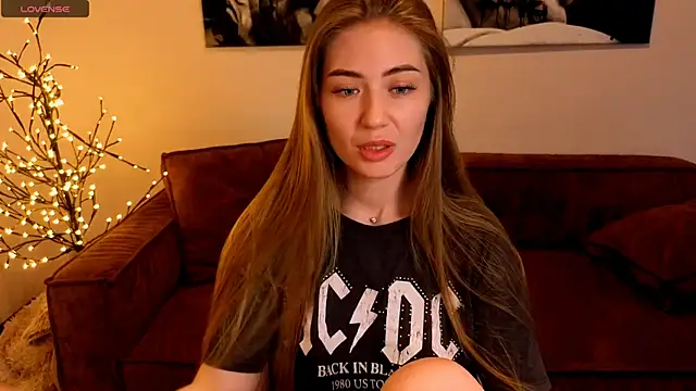 Snapshot of Adelyna_Bird chatting on 29, 6, 2026 Adelyna Bird online show from 29, 6, 2026