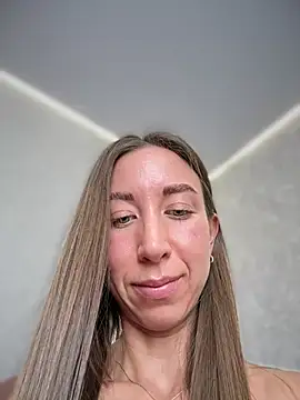 Snapshot of EvaCatt chatting on 9, 7, 2026 EvaCatt online show from 9, 7, 2026