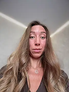 Snapshot of EvaCatt chatting on 10, 7, 2026 EvaCatt online show from 10, 7, 2026
