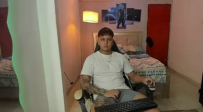 Snapshot of Jake_simons chatting on 5, 1, 2025 Jake simons online show from 5, 1, 2025