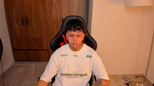 Snapshot of Jake_simons chatting on 23, 9, 2025 Jake simons online show from 23, 9, 2025