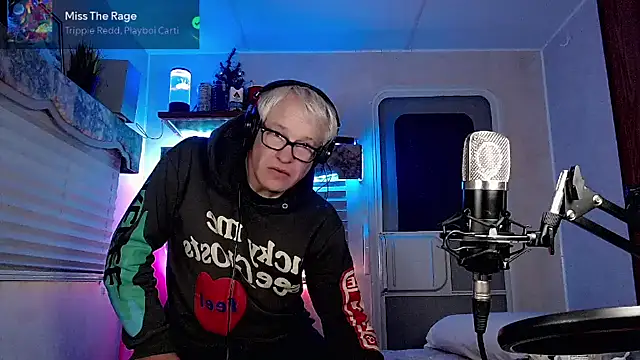 Snapshot of Snarfle82 chatting on 11, 3, 2025 Snarfle82 online show from 11, 3, 2025