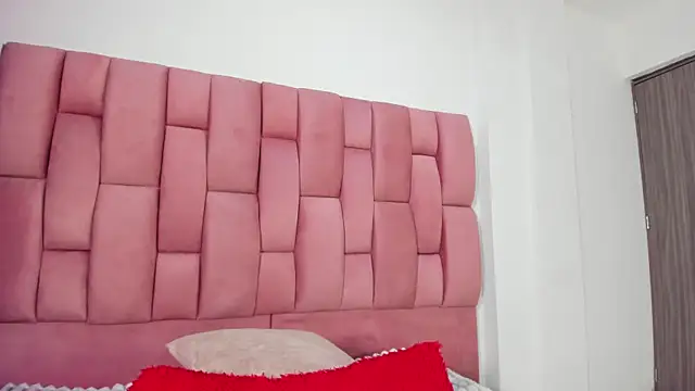 Lia sarahi online show from 6, 1, 2026