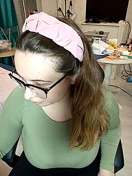 Snapshot of DienkaGreen chatting on 8, 11, 2025 DienkaGreen online show from 8, 11, 2025