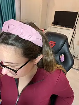 Snapshot of DienkaGreen chatting on 27, 11, 2025 DienkaGreen online show from 27, 11, 2025