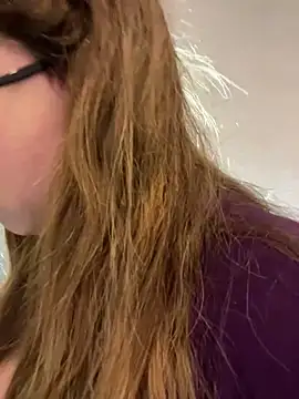 Snapshot of DienkaGreen chatting on 3, 12, 2025 DienkaGreen online show from 3, 12, 2025