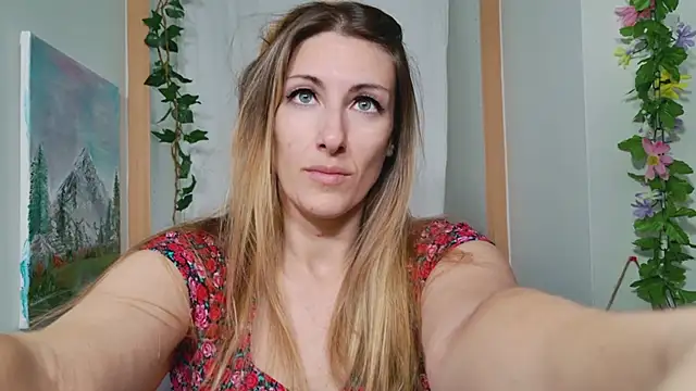 Snapshot of victorialotus chatting on 1, 2, 2025 victorialotus online show from 1, 2, 2025