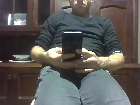 Snapshot of aroj95 chatting on 13, 10, 2025 aroj95 online show from 13, 10, 2025