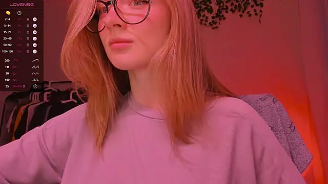 Snapshot of mollytuck chatting on 3, 10, 2025 mollytuck online show from 3, 10, 2025