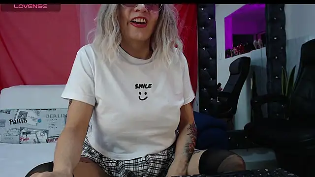 Snapshot of kimberlybirdx chatting on 11, 11, 2025 kimberlybirdx online show from 11, 11, 2025