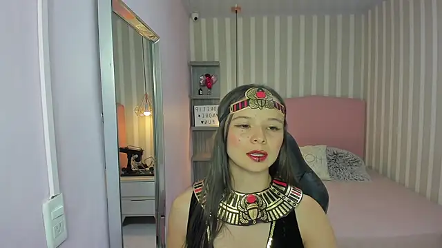 LORELAIGIVEN online show from 31, 10, 2025