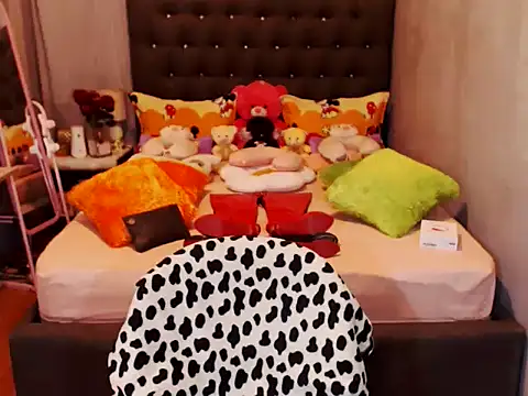 UnMarriedwifeTSX online show from 4, 4, 2026