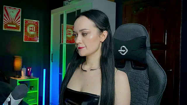 QueenAliss online show from 19, 12, 2025