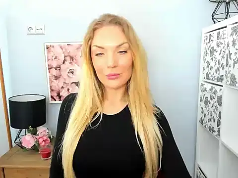 AulloraHoney online show from 10, 3, 2025