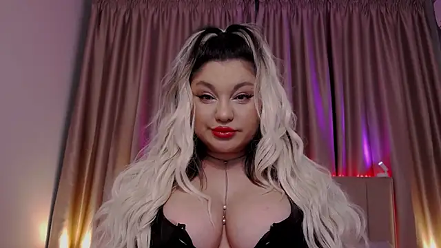 Snapshot of Larissa_K chatting on 6, 11, 2025 Larissa K online show from 6, 11, 2025