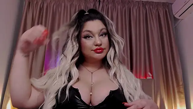 Snapshot of Larissa_K chatting on 12, 11, 2025 Larissa K online show from 12, 11, 2025