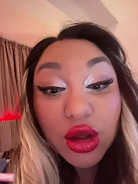 Snapshot of Larissa_K chatting on 14, 11, 2025 Larissa K online show from 14, 11, 2025