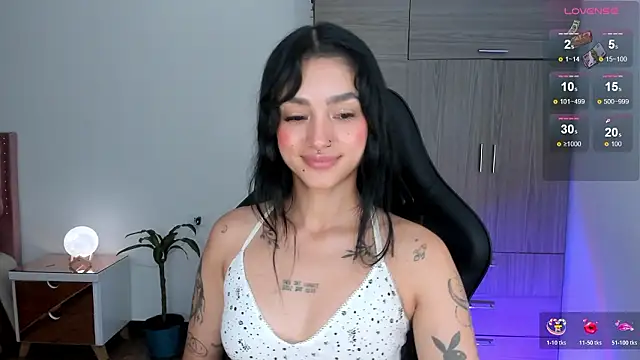 Lizzie corner v online show from 4, 2, 2026