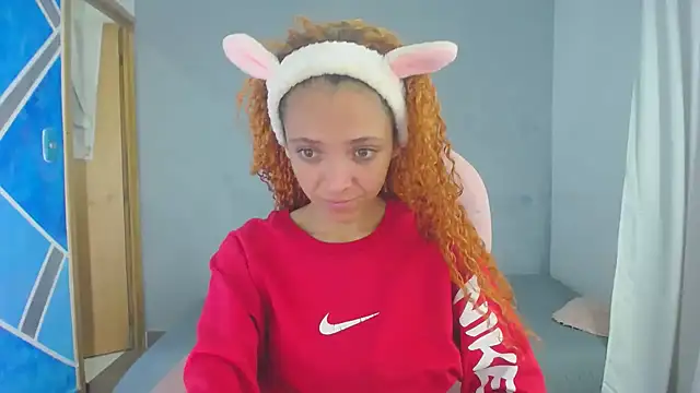 Snapshot of SexyLeilaa chatting on 10, 12, 2024 SexyLeilaa online show from 10, 12, 2024