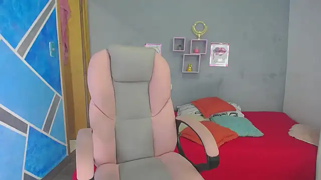 Snapshot of SexyLeilaa chatting on 27, 12, 2024 SexyLeilaa online show from 27, 12, 2024