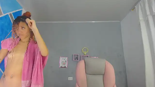 Snapshot of SexyLeilaa chatting on 28, 12, 2024 SexyLeilaa online show from 28, 12, 2024