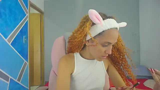 Snapshot of SexyLeilaa chatting on 8, 1, 2025 SexyLeilaa online show from 8, 1, 2025