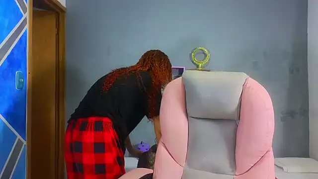 Snapshot of SexyLeilaa chatting on 7, 2, 2025 SexyLeilaa online show from 7, 2, 2025