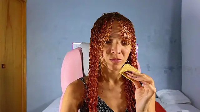 Snapshot of SexyLeilaa chatting on 12, 2, 2025 SexyLeilaa online show from 12, 2, 2025