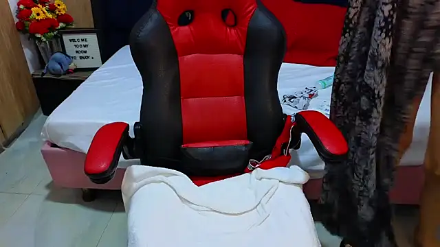 Snapshot of SexyLeilaa chatting on 20, 2, 2025 SexyLeilaa online show from 20, 2, 2025