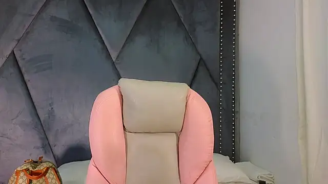 Snapshot of SexyLeilaa chatting on 9, 3, 2025 SexyLeilaa online show from 9, 3, 2025