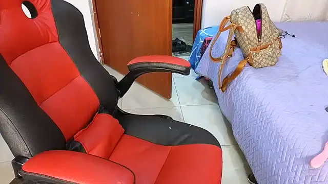 Snapshot of SexyLeilaa chatting on 16, 10, 2025 SexyLeilaa online show from 16, 10, 2025