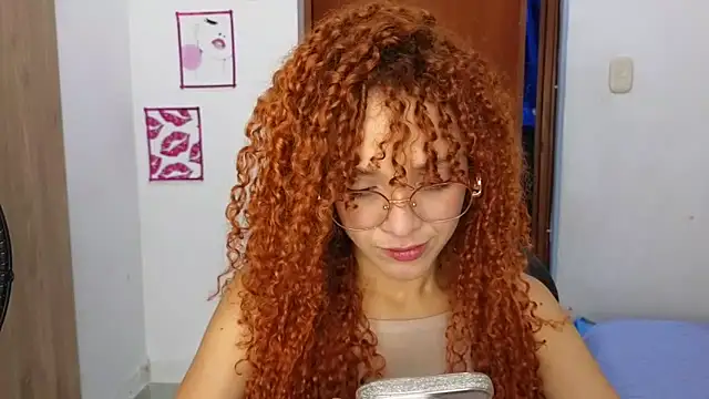 Snapshot of SexyLeilaa chatting on 18, 10, 2025 SexyLeilaa online show from 18, 10, 2025