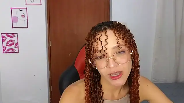 Snapshot of SexyLeilaa chatting on 29, 10, 2025 SexyLeilaa online show from 29, 10, 2025