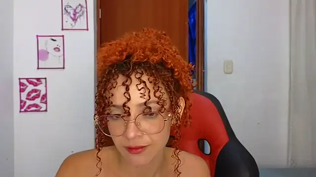 Snapshot of SexyLeilaa chatting on 5, 11, 2025 SexyLeilaa online show from 5, 11, 2025