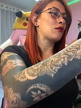Snapshot of Luna_Paris_ chatting on 2, 1, 2025 Luna Paris online show from 2, 1, 2025