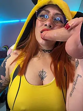 Snapshot of Luna_Paris_ chatting on 8, 10, 2025 Luna Paris online show from 8, 10, 2025