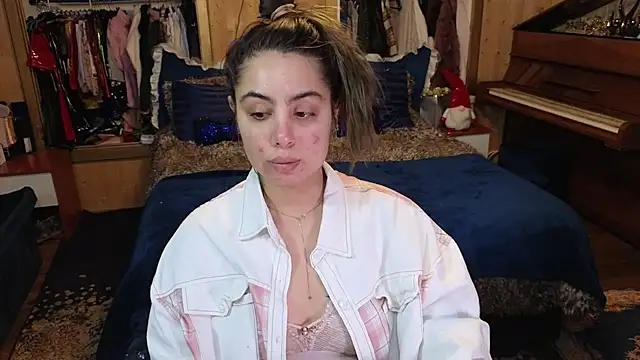 VanessaDoyle online show from 4, 12, 2025